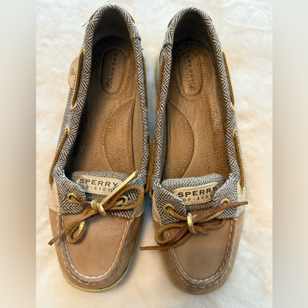 Sperry Herringbone Boat Slip On Flat Shoes with Gold leather laces.  Size 9M